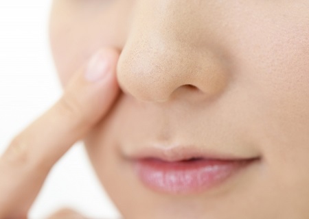 プロテーゼ挿入・ヒアルロン酸注入で鼻を高くします